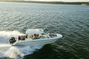2021 Boston Whaler 32 Vantage thumbnail 2