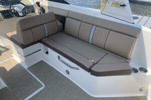 Photo 4121052 for 2017 Sea Ray 270 SDX Outboard  