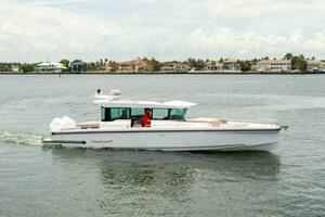  2024 Axopar 37XC CROSS CABIN Yacht For Sale in Sarasota FL