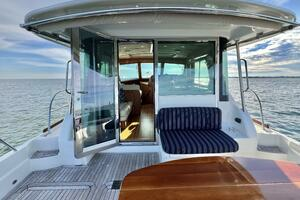 2017 Sabre 48 Salon Express thumbnail 10