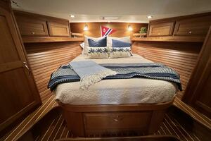 2017 Sabre 48 Salon Express thumbnail 25