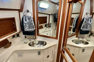 2017 Sabre 48 Salon Express thumbnail 33