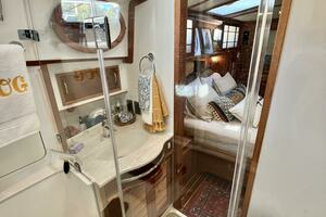 2017 Sabre 48 Salon Express thumbnail 42
