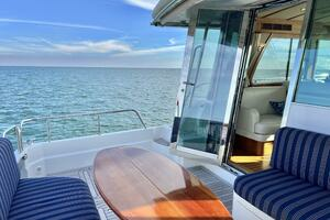 2017 Sabre 48 Salon Express thumbnail 11