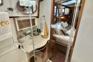 2017 Sabre 48 Salon Express thumbnail 43