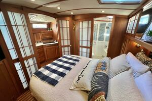 2017 Sabre 48 Salon Express thumbnail 37