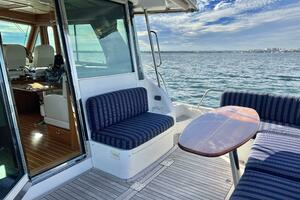 2017 Sabre 48 Salon Express thumbnail 9