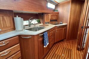 2017 Sabre 48 Salon Express thumbnail 21