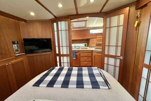 2017 Sabre 48 Salon Express thumbnail 39
