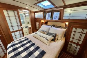 2017 Sabre 48 Salon Express thumbnail 36