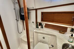 2017 Sabre 48 Salon Express thumbnail 31