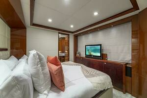 2012 Princess 104 - VIP statroom