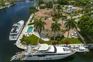 2012 Princess 104 - Profile