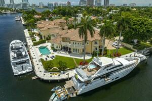 2012 Princess 104 - Profile