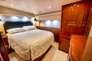 2007 Viking 52 Sport Coupe thumbnail 27