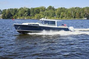 42ft MJM Yacht For Sale