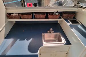 Photo 4171602 for 1985 Bertram 28 Flybridge Sport Fisherman  