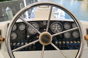 Photo 4171580 for 1985 Bertram 28 Flybridge Sport Fisherman  