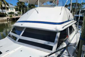Photo 4171620 for 1985 Bertram 28 Flybridge Sport Fisherman  