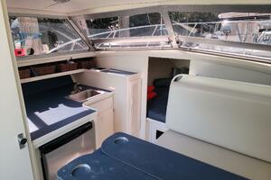 Photo 4171589 for 1985 Bertram 28 Flybridge Sport Fisherman  