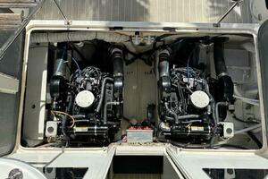 Photo 4171623 for 1985 Bertram 28 Flybridge Sport Fisherman  