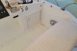 Photo 4171566 for 1985 Bertram 28 Flybridge Sport Fisherman  