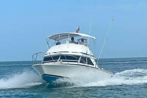 Photo 4171541 for 1985 Bertram 28 Flybridge Sport Fisherman  