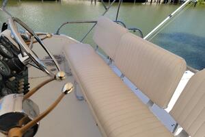 Photo 4171570 for 1985 Bertram 28 Flybridge Sport Fisherman  