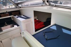 Photo 4171591 for 1985 Bertram 28 Flybridge Sport Fisherman  