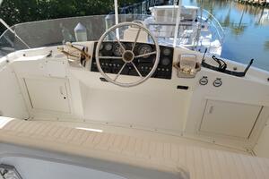 Photo 4171558 for 1985 Bertram 28 Flybridge Sport Fisherman  