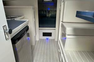 Photo 4171624 for 1985 Bertram 28 Flybridge Sport Fisherman  