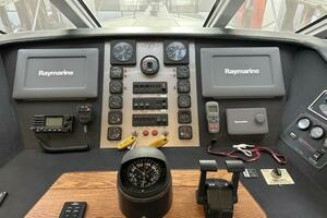 1993 West Bay Pilothouse thumbnail 26