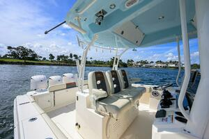 Cobia 350 - Helm Seating