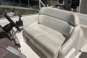 Helm Bench Seat (2)