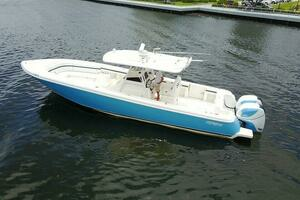 2015 Intrepid 375 Center Console thumbnail 2