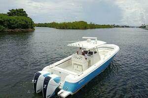 2015 Intrepid 375 Center Console thumbnail 3