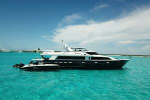 UNBRIDLED 1994 Crescent  Yacht For Sale in Nassau 