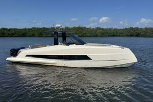 2023 Astondoa 377 Coupe Outboard thumbnail 1