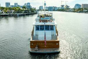 STARLIGHT 2003 Goetz / Derecktor Hunt 102 Yacht For Sale in Fort Lauderdale FL