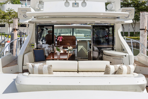 2009 Azimut 68S thumbnail 4