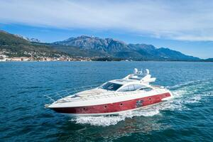 2009 Azimut 68S thumbnail 2