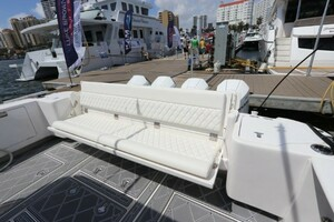 2019 Intrepid 475 Sport Yacht thumbnail 14