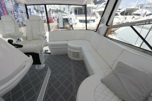 2019 Intrepid 475 Sport Yacht thumbnail 25