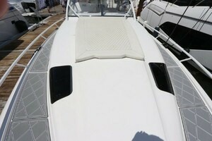 2019 Intrepid 475 Sport Yacht thumbnail 21