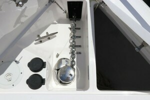 2019 Intrepid 475 Sport Yacht thumbnail 18