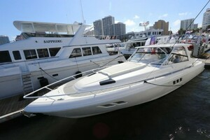 2019 Intrepid 475 Sport Yacht thumbnail 2