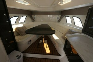 2019 Intrepid 475 Sport Yacht thumbnail 38