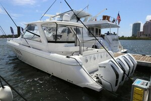 2019 Intrepid 475 Sport Yacht thumbnail 6