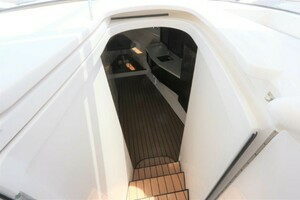 2019 Intrepid 475 Sport Yacht thumbnail 33