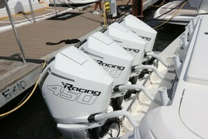 2019 Intrepid 475 Sport Yacht thumbnail 9